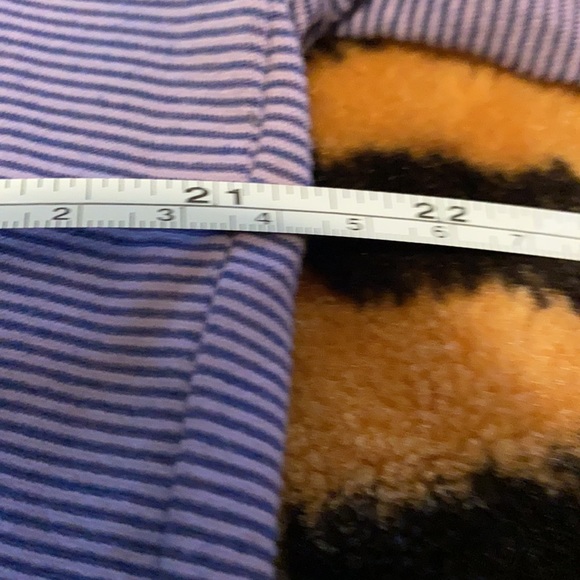 3/$30 Shambhala Workout Top - Picture 6 of 10